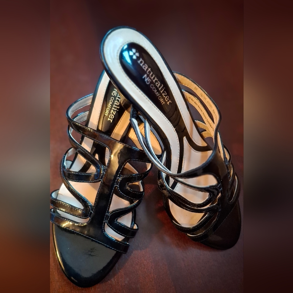 Naturalizer Sandals
